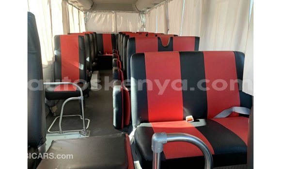 Imported Nissan 350Z White Makiinaa iti Import - Dubai keessatti Central Kenya keessatti Imported Nissan 350Z White Makiinaa iti Import - Dubai keessatti Central Kenya keessatti