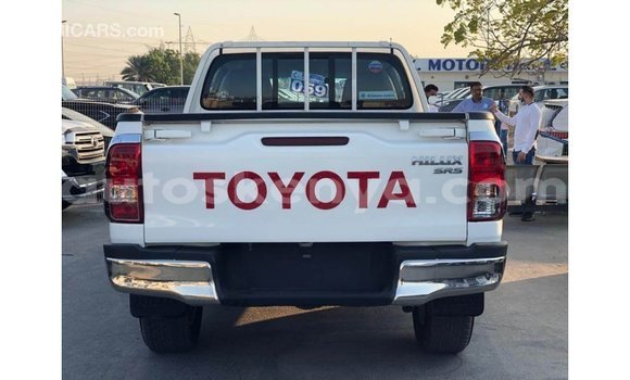 Nunua Imported Toyota Hilux Nyeupe Gari ndani ya Import - Dubai nchini Kati Kenya Nunua Imported Toyota Hilux Nyeupe Gari ndani ya Import - Dubai nchini Kati Kenya