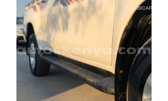 Nunua Imported Toyota Hilux Nyeupe Gari ndani ya Import - Dubai nchini Kati Kenya Nunua Imported Toyota Hilux Nyeupe Gari ndani ya Import - Dubai nchini Kati Kenya