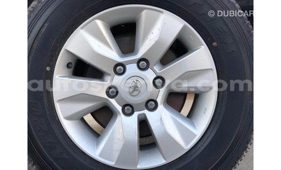 Nunua Imported Toyota Hilux Nyeupe Gari ndani ya Import - Dubai nchini Kati Kenya Nunua Imported Toyota Hilux Nyeupe Gari ndani ya Import - Dubai nchini Kati Kenya