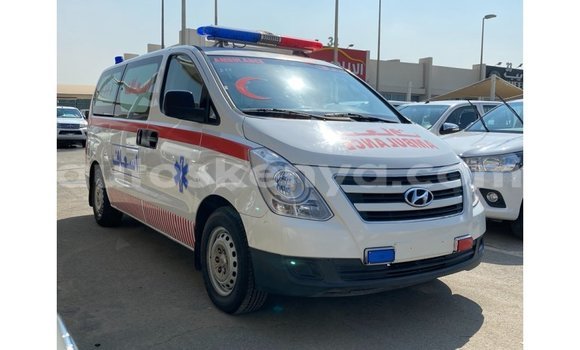 Imported Hyundai Chorus White Netiree iti Import - Dubai keessatti Central Kenya keessatti