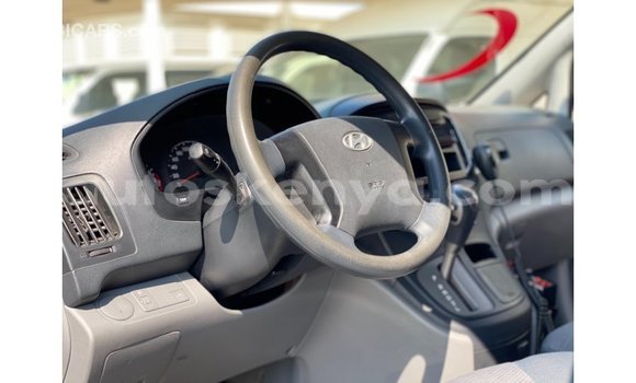 Buy Import Hyundai Chorus White Truck in Import - Dubai in Central Kenya Buy Import Hyundai Chorus White Truck in Import - Dubai in Central Kenya