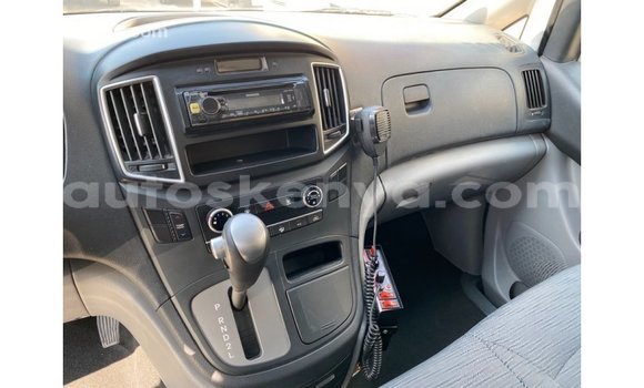 Buy Import Hyundai Chorus White Truck in Import - Dubai in Central Kenya Buy Import Hyundai Chorus White Truck in Import - Dubai in Central Kenya