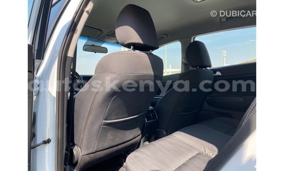 Imported Kia Sportage White Makiinaa iti Import - Dubai keessatti Central Kenya keessatti Imported Kia Sportage White Makiinaa iti Import - Dubai keessatti Central Kenya keessatti