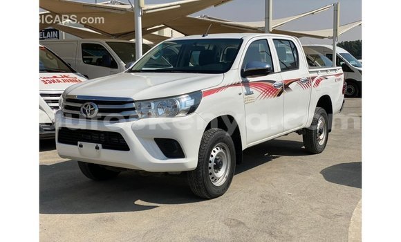 Imported Toyota Hilux White Makiinaa iti Import - Dubai keessatti Central Kenya keessatti Imported Toyota Hilux White Makiinaa iti Import - Dubai keessatti Central Kenya keessatti