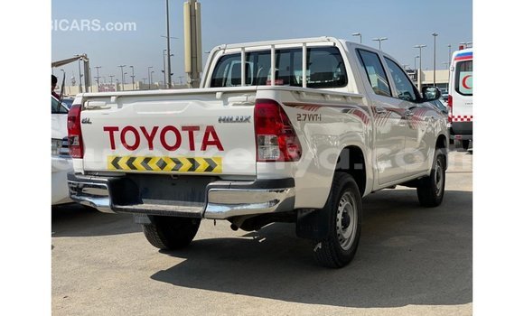 Imported Toyota Hilux White Makiinaa iti Import - Dubai keessatti Central Kenya keessatti Imported Toyota Hilux White Makiinaa iti Import - Dubai keessatti Central Kenya keessatti