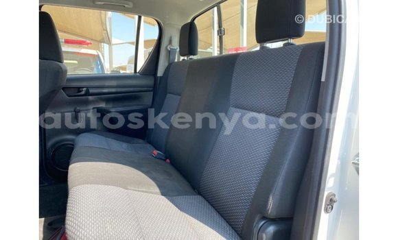 Imported Toyota Hilux White Makiinaa iti Import - Dubai keessatti Central Kenya keessatti Imported Toyota Hilux White Makiinaa iti Import - Dubai keessatti Central Kenya keessatti
