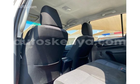 Imported Toyota Hilux White Makiinaa iti Import - Dubai keessatti Central Kenya keessatti Imported Toyota Hilux White Makiinaa iti Import - Dubai keessatti Central Kenya keessatti