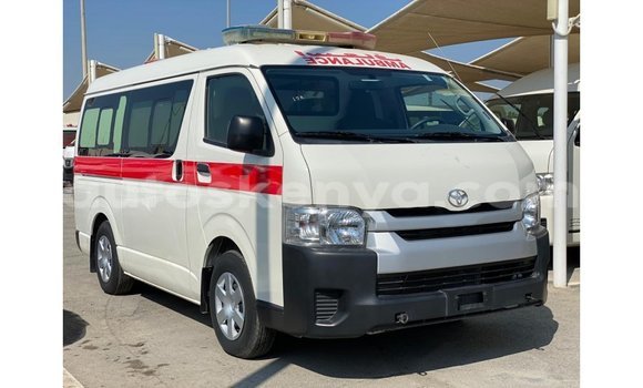 Imported Toyota Hiace White Makiinaa iti Import - Dubai keessatti Central Kenya keessatti