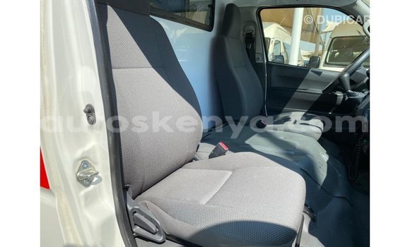 Buy Import Toyota Hiace White Car in Import - Dubai in Central Kenya Buy Import Toyota Hiace White Car in Import - Dubai in Central Kenya