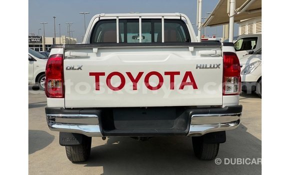 Imported Toyota Hilux White Makiinaa iti Import - Dubai keessatti Central Kenya keessatti Imported Toyota Hilux White Makiinaa iti Import - Dubai keessatti Central Kenya keessatti