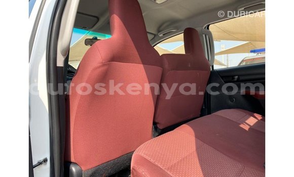 Imported Toyota Hilux White Makiinaa iti Import - Dubai keessatti Central Kenya keessatti Imported Toyota Hilux White Makiinaa iti Import - Dubai keessatti Central Kenya keessatti