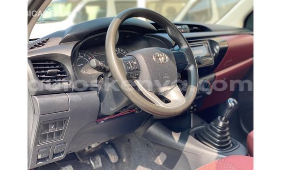 Imported Toyota Hilux White Makiinaa iti Import - Dubai keessatti Central Kenya keessatti Imported Toyota Hilux White Makiinaa iti Import - Dubai keessatti Central Kenya keessatti