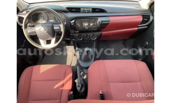 Imported Toyota Hilux White Makiinaa iti Import - Dubai keessatti Central Kenya keessatti Imported Toyota Hilux White Makiinaa iti Import - Dubai keessatti Central Kenya keessatti