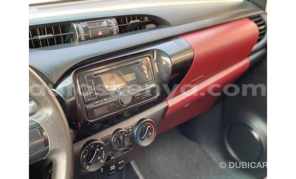 Imported Toyota Hilux White Makiinaa iti Import - Dubai keessatti Central Kenya keessatti Imported Toyota Hilux White Makiinaa iti Import - Dubai keessatti Central Kenya keessatti