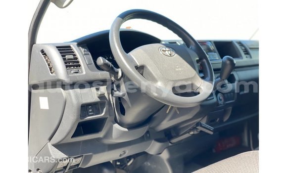 Nunua Imported Toyota Hiace Nyeupe Gari ndani ya Import - Dubai nchini Kati Kenya Nunua Imported Toyota Hiace Nyeupe Gari ndani ya Import - Dubai nchini Kati Kenya
