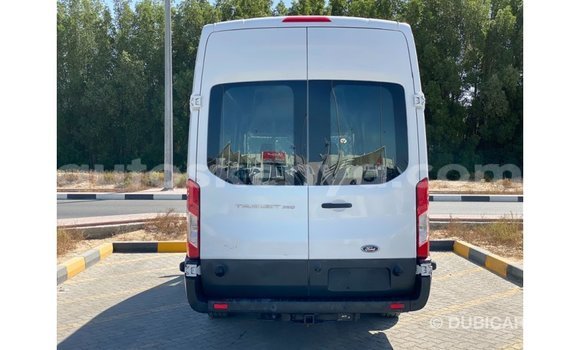 Nunua Imported Ford Club Wagon Nyeupe Gari ndani ya Import - Dubai nchini Kati Kenya Nunua Imported Ford Club Wagon Nyeupe Gari ndani ya Import - Dubai nchini Kati Kenya