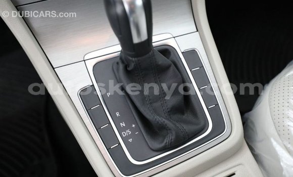 Imported Volkswagen Golf White Makiinaa iti Import - Dubai keessatti Central Kenya keessatti Imported Volkswagen Golf White Makiinaa iti Import - Dubai keessatti Central Kenya keessatti