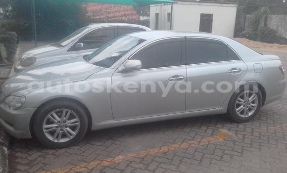 Oofamaa Toyota Mark X Silver Makiinaa iti Mombasa keessatti Coastal Kenya keessatti