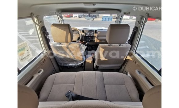 Buy Import Toyota Land Cruiser White Car in Import - Dubai in Central Kenya Buy Import Toyota Land Cruiser White Car in Import - Dubai in Central Kenya