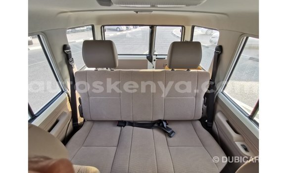 Buy Import Toyota Land Cruiser White Car in Import - Dubai in Central Kenya Buy Import Toyota Land Cruiser White Car in Import - Dubai in Central Kenya