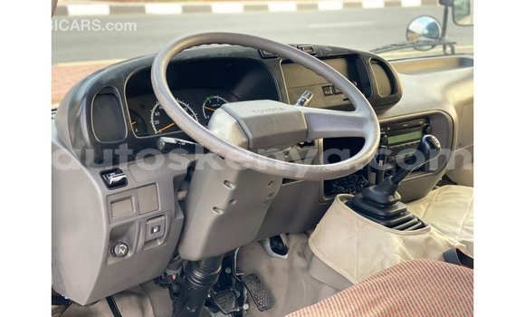 Imported Toyota Coaster White Makiinaa iti Import - Dubai keessatti Central Kenya keessatti Imported Toyota Coaster White Makiinaa iti Import - Dubai keessatti Central Kenya keessatti