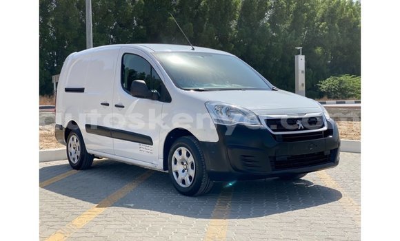 Imported Peugeot 604 White Makiinaa iti Import - Dubai keessatti Central Kenya keessatti