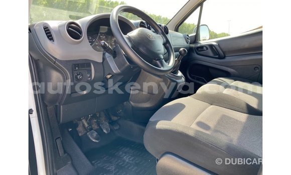 Buy Import Peugeot 604 White Car in Import - Dubai in Central Kenya Buy Import Peugeot 604 White Car in Import - Dubai in Central Kenya