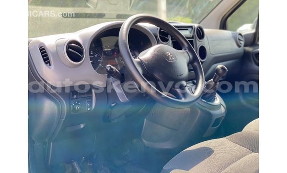 Buy Import Peugeot 604 White Car in Import - Dubai in Central Kenya Buy Import Peugeot 604 White Car in Import - Dubai in Central Kenya