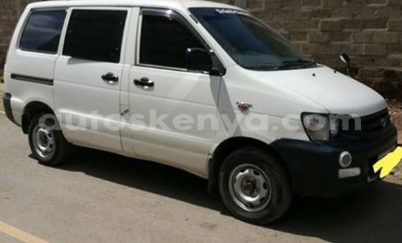 Oofamaa Toyota Town Ace White Makiinaa iti Nairobi keessatti Nairobi keessatti