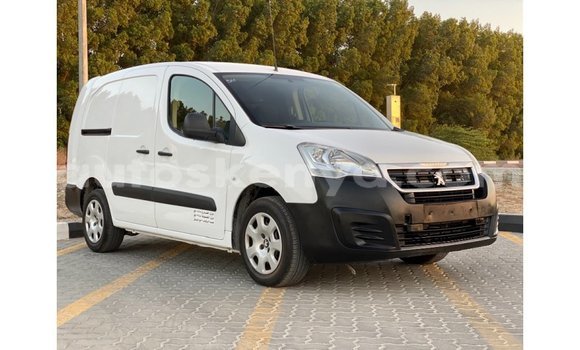 Imported Peugeot Partner White Makiinaa iti Import - Dubai keessatti Central Kenya keessatti