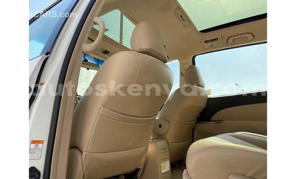 Imported Toyota Previa White Makiinaa iti Import - Dubai keessatti Central Kenya keessatti Imported Toyota Previa White Makiinaa iti Import - Dubai keessatti Central Kenya keessatti