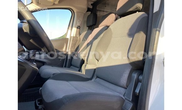 Nunua Imported Peugeot Partner Nyeupe Gari ndani ya Import - Dubai nchini Kati Kenya Nunua Imported Peugeot Partner Nyeupe Gari ndani ya Import - Dubai nchini Kati Kenya
