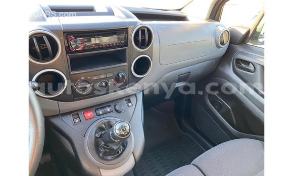 Nunua Imported Peugeot Partner Nyeupe Gari ndani ya Import - Dubai nchini Kati Kenya Nunua Imported Peugeot Partner Nyeupe Gari ndani ya Import - Dubai nchini Kati Kenya