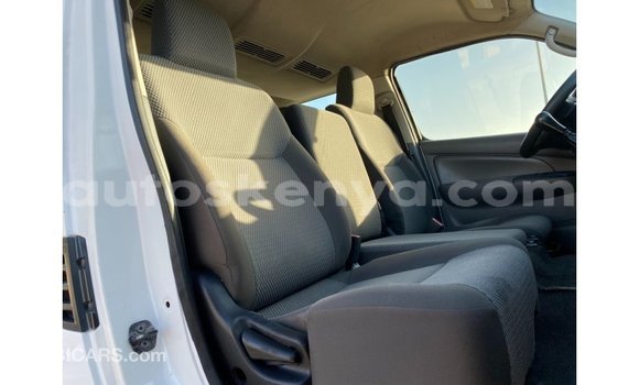 Imported Nissan Urvan White Makiinaa iti Import - Dubai keessatti Central Kenya keessatti Imported Nissan Urvan White Makiinaa iti Import - Dubai keessatti Central Kenya keessatti