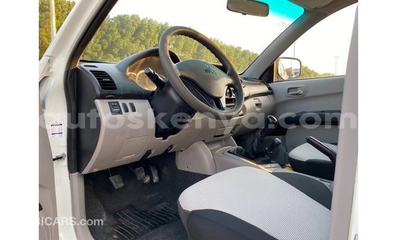 Nunua Imported Mitsubishi L200 Nyeupe Gari ndani ya Import - Dubai nchini Kati Kenya Nunua Imported Mitsubishi L200 Nyeupe Gari ndani ya Import - Dubai nchini Kati Kenya