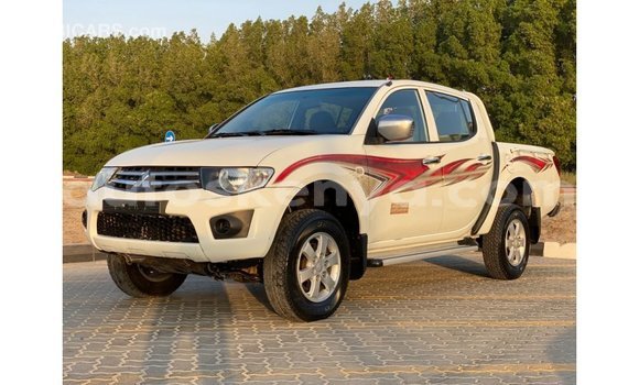 Nunua Imported Mitsubishi L200 Nyeupe Gari ndani ya Import - Dubai nchini Kati Kenya Nunua Imported Mitsubishi L200 Nyeupe Gari ndani ya Import - Dubai nchini Kati Kenya