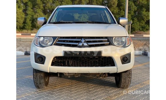Nunua Imported Mitsubishi L200 Nyeupe Gari ndani ya Import - Dubai nchini Kati Kenya Nunua Imported Mitsubishi L200 Nyeupe Gari ndani ya Import - Dubai nchini Kati Kenya