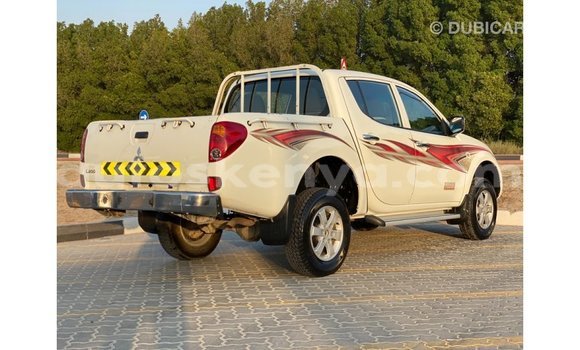 Nunua Imported Mitsubishi L200 Nyeupe Gari ndani ya Import - Dubai nchini Kati Kenya Nunua Imported Mitsubishi L200 Nyeupe Gari ndani ya Import - Dubai nchini Kati Kenya