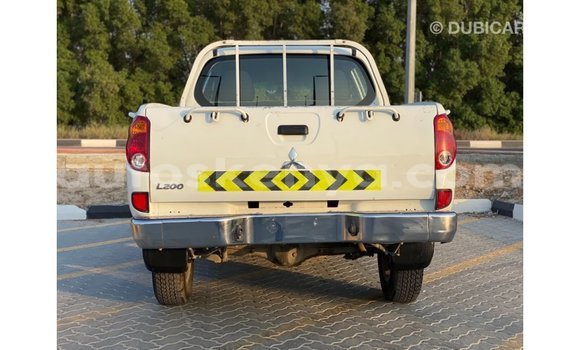 Nunua Imported Mitsubishi L200 Nyeupe Gari ndani ya Import - Dubai nchini Kati Kenya Nunua Imported Mitsubishi L200 Nyeupe Gari ndani ya Import - Dubai nchini Kati Kenya