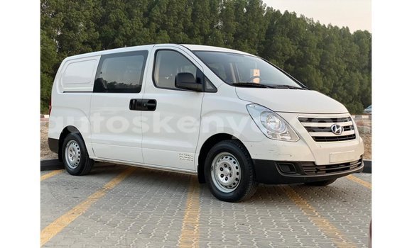 Imported Hyundai Chorus White Netiree iti Import - Dubai keessatti Central Kenya keessatti