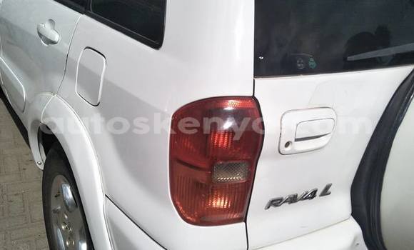 Oofamaa Toyota RAV4 White Makiinaa iti Ol Kalou keessatti Central Kenya keessatti
