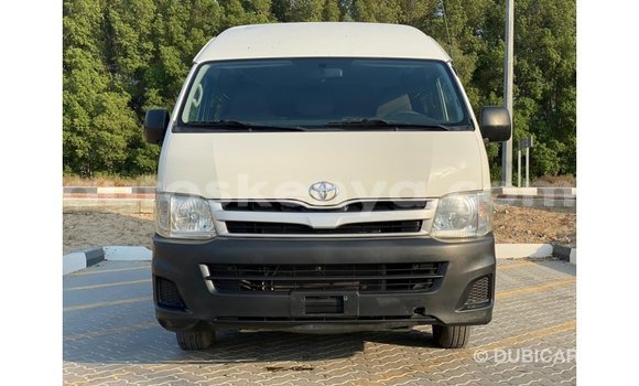 Imported Toyota Hiace White Makiinaa iti Import - Dubai keessatti Central Kenya keessatti Imported Toyota Hiace White Makiinaa iti Import - Dubai keessatti Central Kenya keessatti
