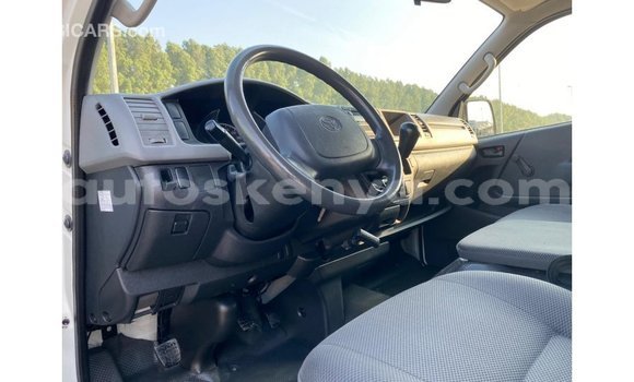 Imported Toyota Hiace White Makiinaa iti Import - Dubai keessatti Central Kenya keessatti Imported Toyota Hiace White Makiinaa iti Import - Dubai keessatti Central Kenya keessatti