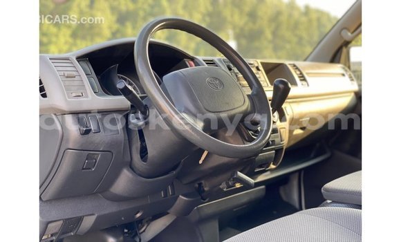 Imported Toyota Hiace White Makiinaa iti Import - Dubai keessatti Central Kenya keessatti Imported Toyota Hiace White Makiinaa iti Import - Dubai keessatti Central Kenya keessatti