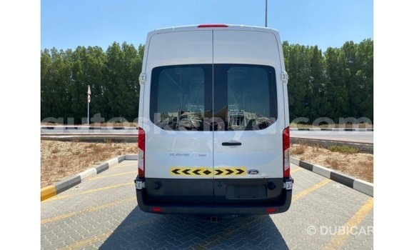 Imported Ford Club Wagon White Makiinaa iti Import - Dubai keessatti Central Kenya keessatti Imported Ford Club Wagon White Makiinaa iti Import - Dubai keessatti Central Kenya keessatti