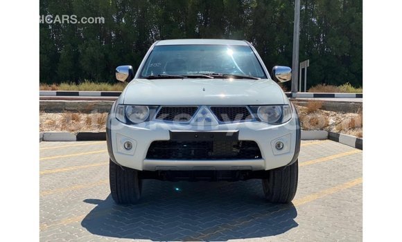 Imported Mitsubishi L200 White Makiinaa iti Import - Dubai keessatti Central Kenya keessatti Imported Mitsubishi L200 White Makiinaa iti Import - Dubai keessatti Central Kenya keessatti