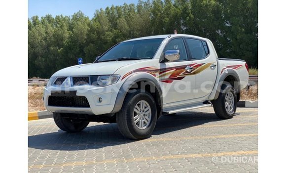Imported Mitsubishi L200 White Makiinaa iti Import - Dubai keessatti Central Kenya keessatti Imported Mitsubishi L200 White Makiinaa iti Import - Dubai keessatti Central Kenya keessatti