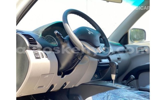 Imported Mitsubishi L200 White Makiinaa iti Import - Dubai keessatti Central Kenya keessatti Imported Mitsubishi L200 White Makiinaa iti Import - Dubai keessatti Central Kenya keessatti