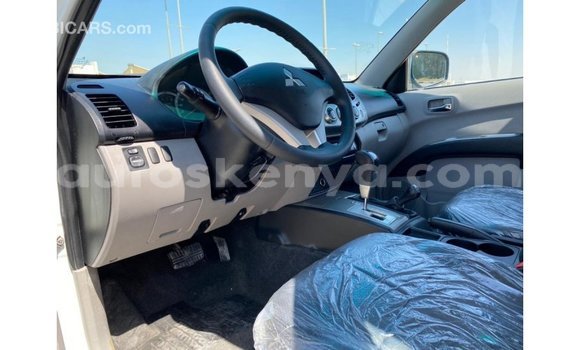 Imported Mitsubishi L200 White Makiinaa iti Import - Dubai keessatti Central Kenya keessatti Imported Mitsubishi L200 White Makiinaa iti Import - Dubai keessatti Central Kenya keessatti